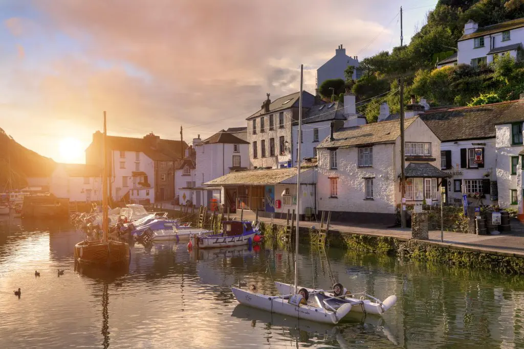 A scenic town in the UK with holiday lets surrounding a river
