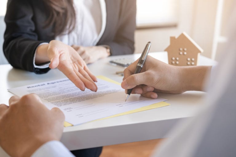 An estate agent renting a property to a tenant